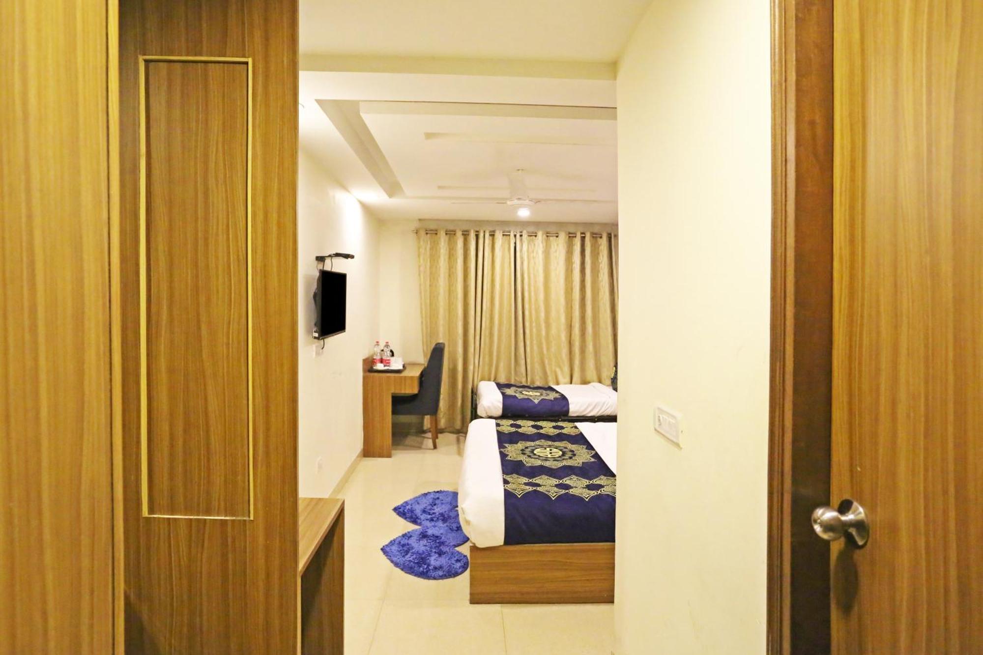 Hotel Grand Suites By D'Capitol Near Delhi Airport Нью-Делі Екстер'єр фото