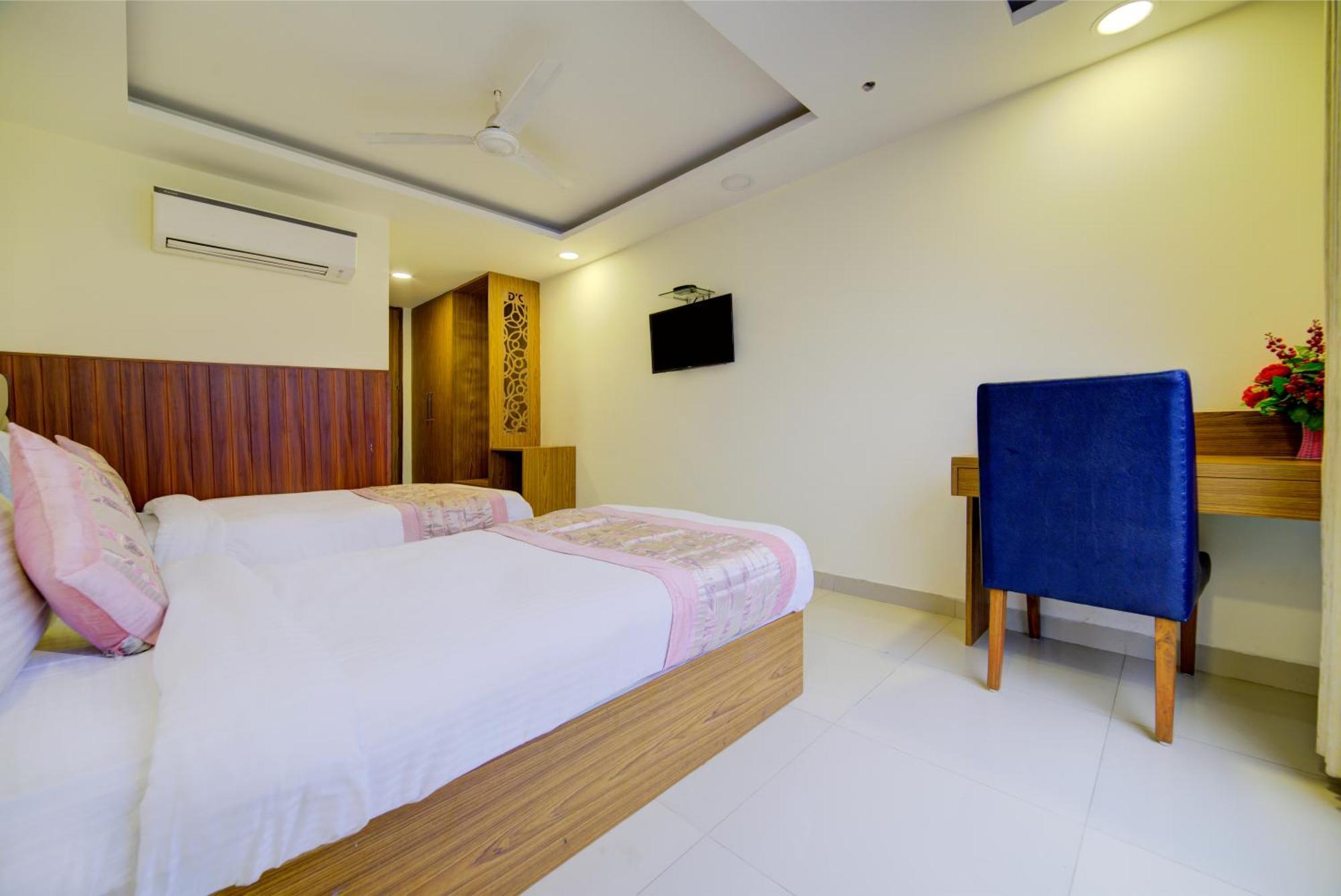 Hotel Grand Suites By D'Capitol Near Delhi Airport Нью-Делі Екстер'єр фото