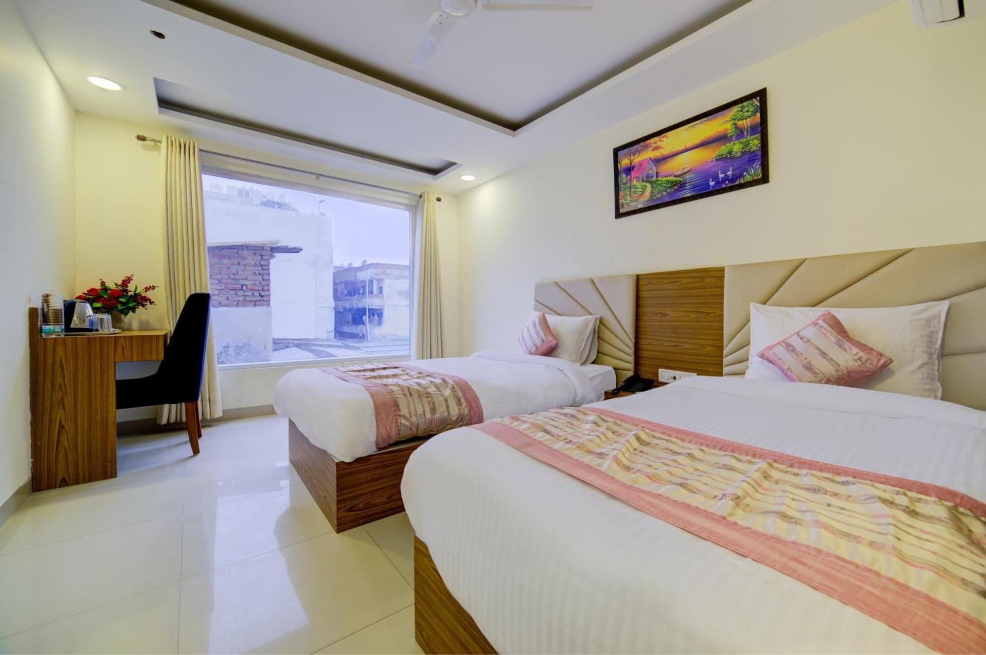 Hotel Grand Suites By D'Capitol Near Delhi Airport Нью-Делі Екстер'єр фото