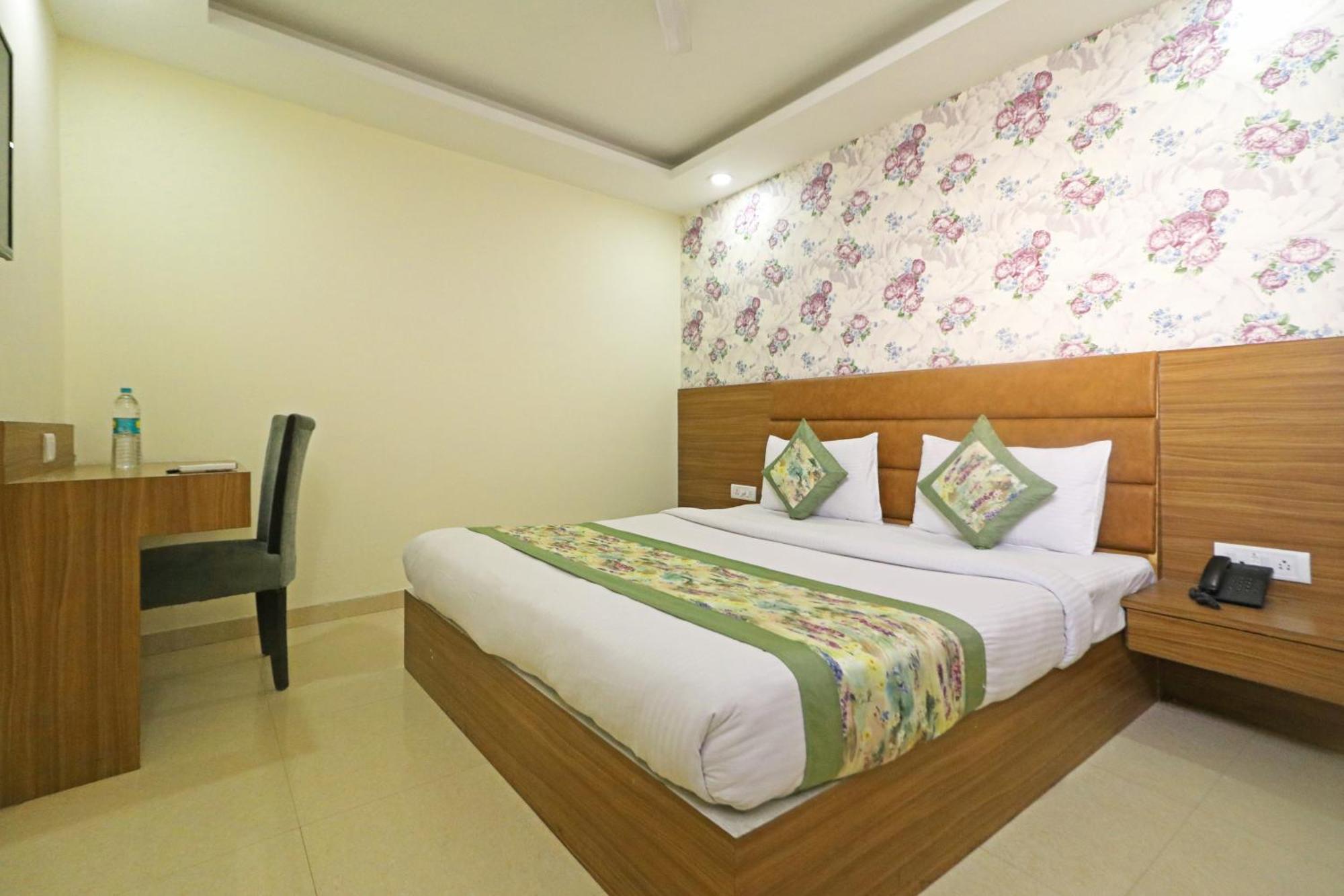 Hotel Grand Suites By D'Capitol Near Delhi Airport Нью-Делі Екстер'єр фото