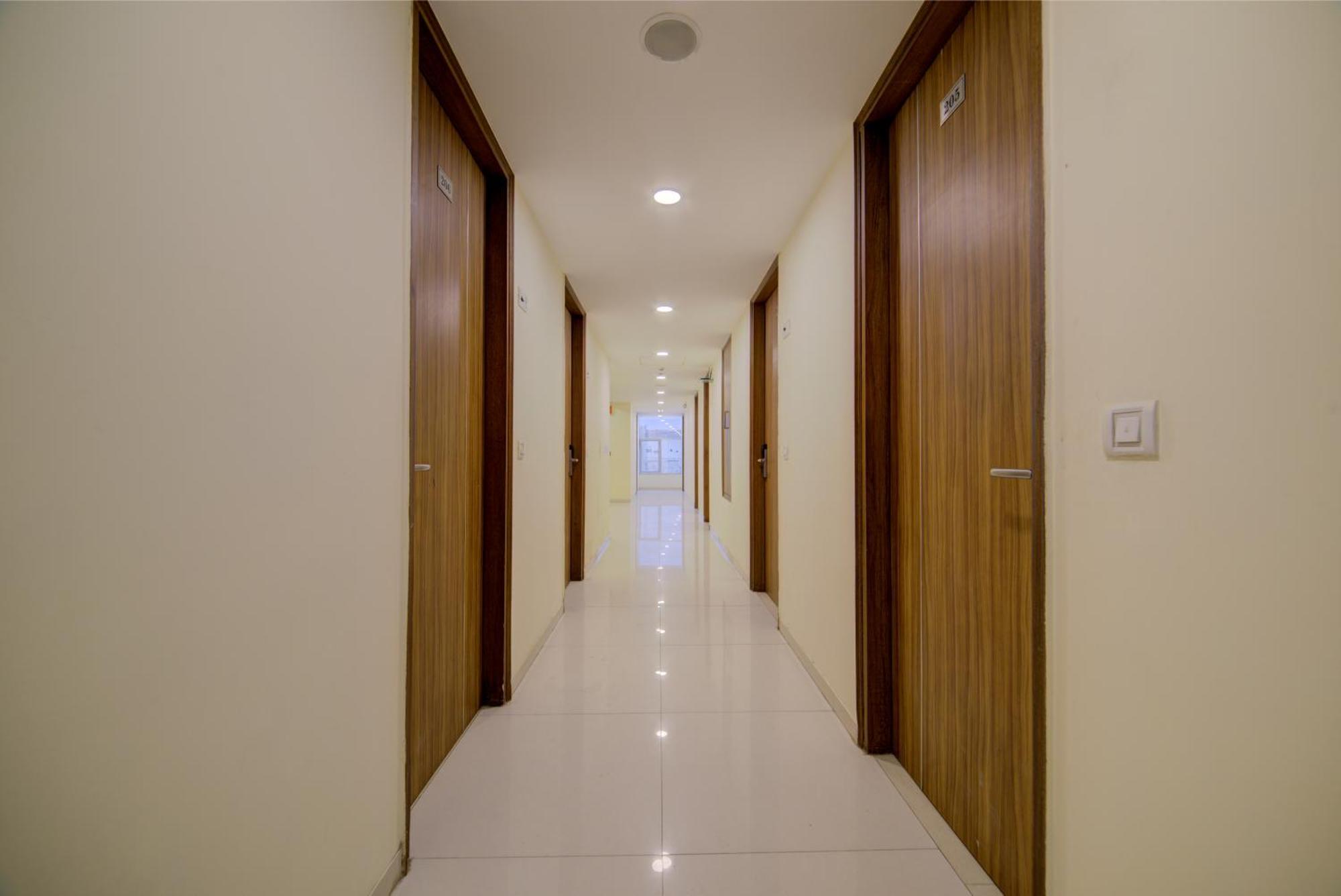 Hotel Grand Suites By D'Capitol Near Delhi Airport Нью-Делі Екстер'єр фото