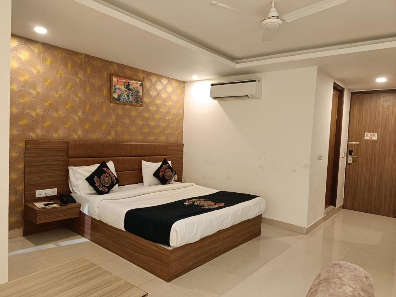 Hotel Grand Suites By D'Capitol Near Delhi Airport Нью-Делі Екстер'єр фото