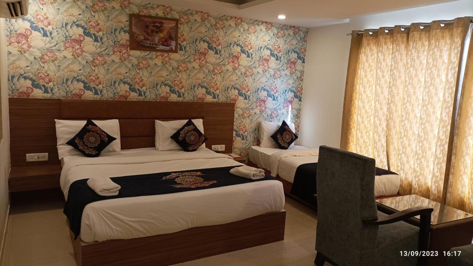 Hotel Grand Suites By D'Capitol Near Delhi Airport Нью-Делі Екстер'єр фото