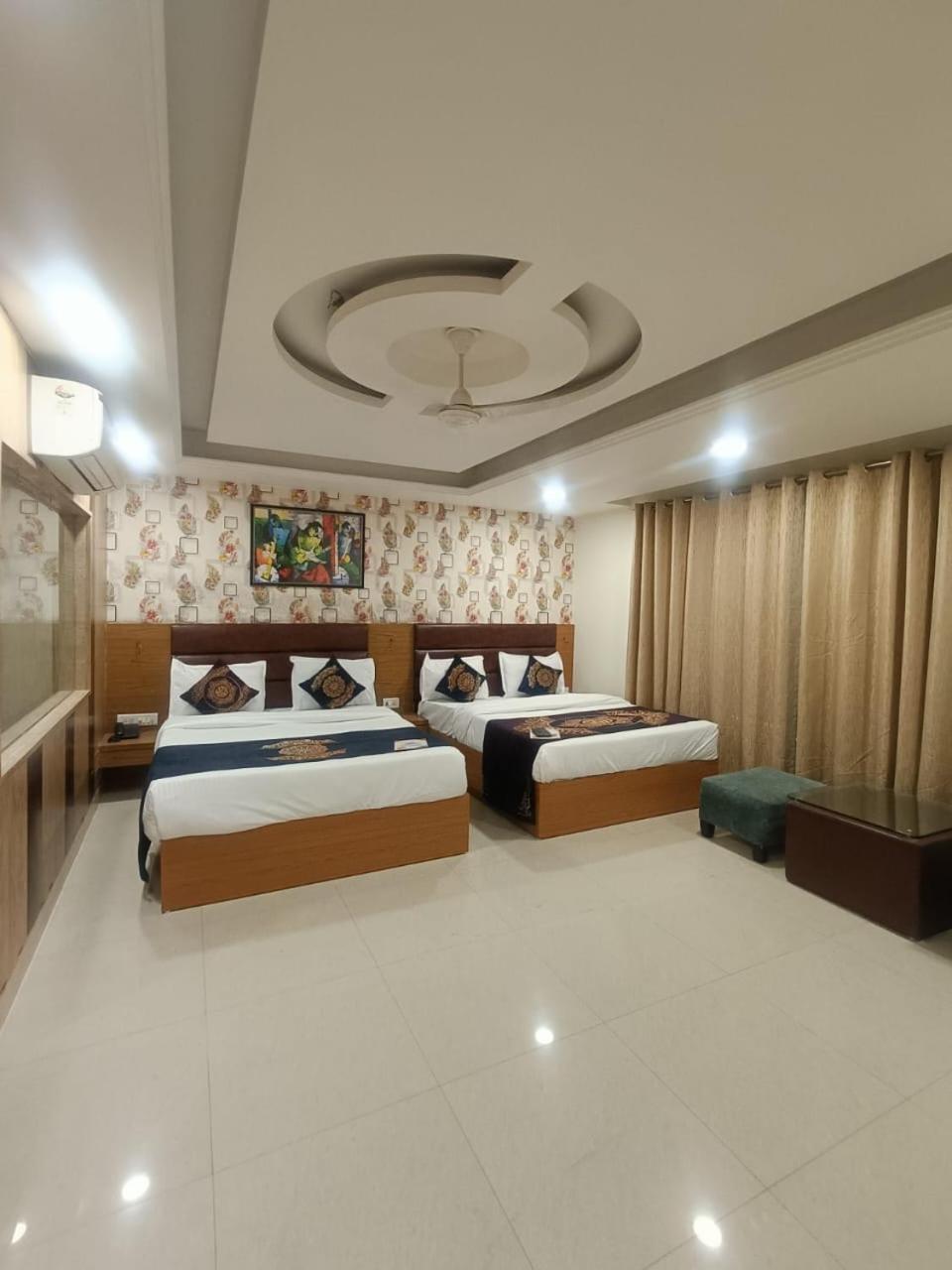 Hotel Grand Suites By D'Capitol Near Delhi Airport Нью-Делі Екстер'єр фото